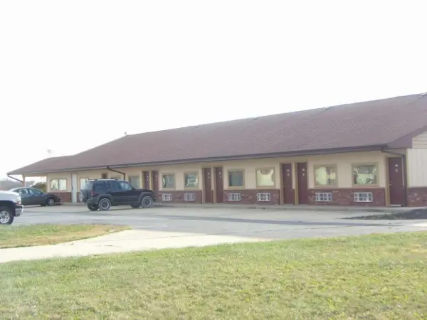 Huggy Bear Motel - Warren Main image