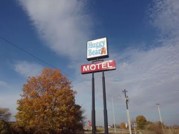 Huggy Bear Motel - Warren 4