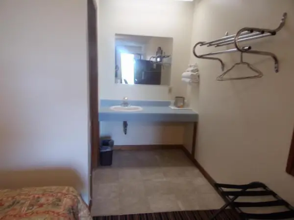 Huggy Bear Motel - Warren 8