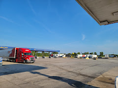 Truck stop near Huggy Bear Motel - Warren